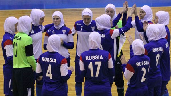 مربی تیم بانوان فوتسال روسیه: تیم ما پس از بازی حجاب ها را برای یادگار با خود برد - اسپوتنیک ایران  