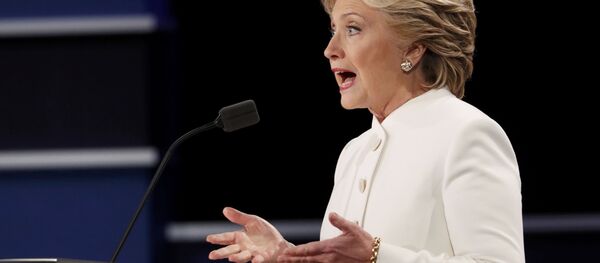 کلاه روسی بر سر هیلاری کلینتون + ویدئو کلاه روسی بر سر هیلاری کلینتون + ویدئو - اسپوتنیک ایران