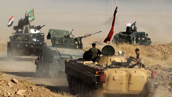 هجوم نظامیان عراقی به شهر مجاور موصل و برافراشتن پرچم عراق در این شهر - اسپوتنیک ایران  