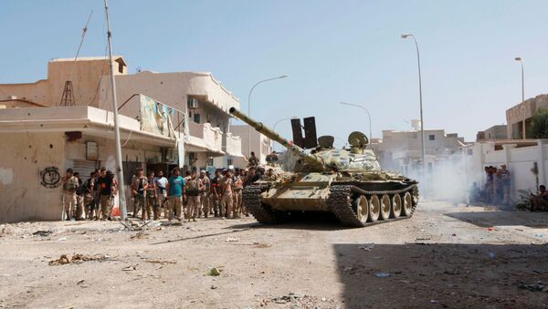 Танк вооруженных сил Ливии на улице ливийского города Сирт - اسپوتنیک ایران  