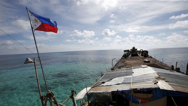 Флаг Филиппин у корабля в Южно-Китайском море - اسپوتنیک ایران  