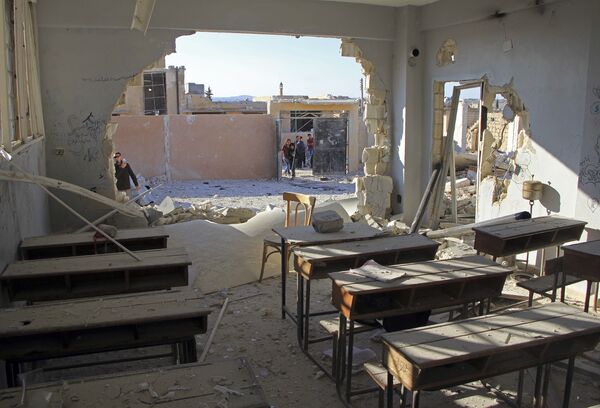 مدرسه ای در شهر « عدلیب» سوریه  که بر اثر  بمباران  هوایی آسیب دید - اسپوتنیک ایران  