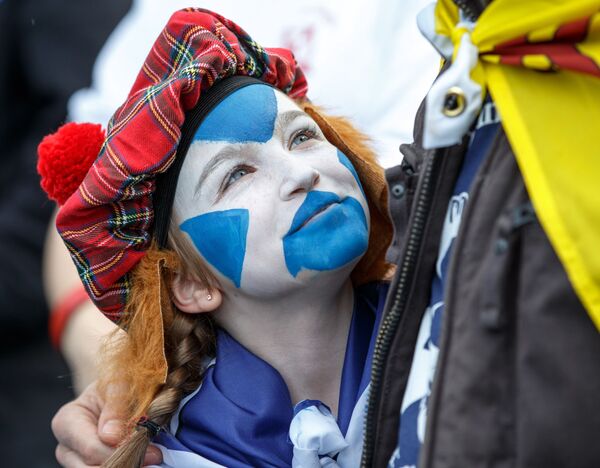 شرکت کنندگان رژه استقلال  اسکاتلند  در ادینبورگ - اسپوتنیک ایران  