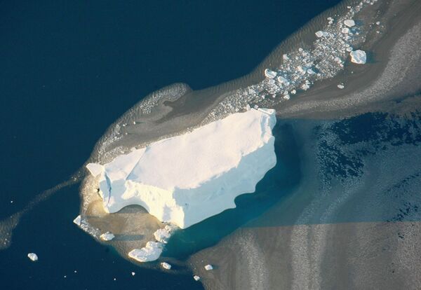کوه یخ در دریای « لازاریف» در سواحل قطب جنوب - اسپوتنیک ایران  
