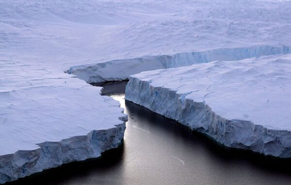 شکستن کوه یخ در قطب جنوب - اسپوتنیک ایران  