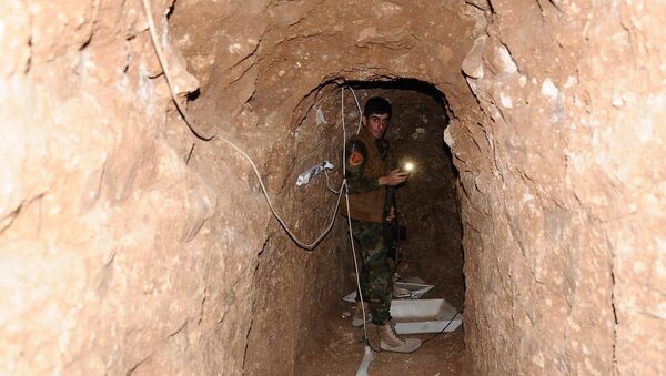 IŞİD'in bir caminin içinden bile yer altına tünel kazdığı anlaşıldı. - اسپوتنیک ایران  