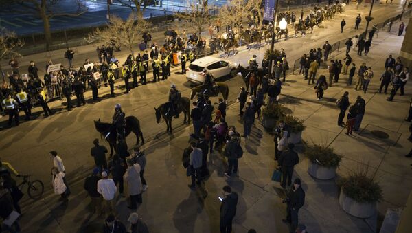 درگیری شرکت کنندگان تظاهرات جان سفیدپوستان اهمیت دارد با پلیس آمریکا - اسپوتنیک ایران  