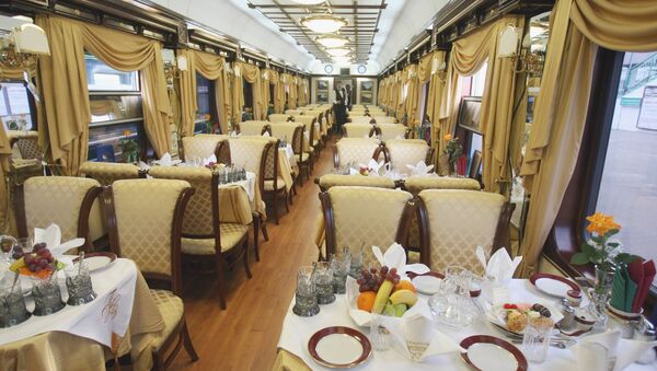 A Golden Eagle Luxury train's restaurant - اسپوتنیک ایران  
