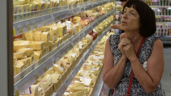 فروش پنیر در فروشگاه مواد غذایی - اسپوتنیک ایران  