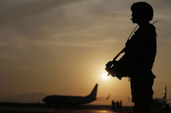 سرباز گارد پرو در اجلاس بین المللی آسیا – اقیانوسیه  در لیما پایتخت پرو - اسپوتنیک ایران  