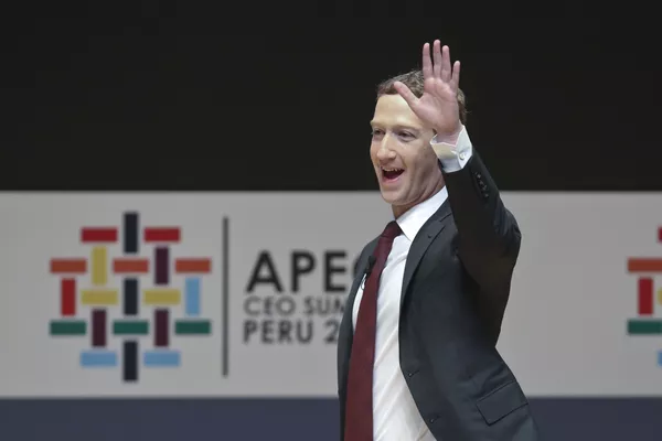 Председатель совета директоров и генеральный директор Facebook Марк Цукерберг на Международном саммите АТЭС в Лиме, Перу Председатель совета директоров и генеральный директор Facebook Марк Цукерберг на Международном саммите АТЭС в Лиме, Перу - اسپوتنیک ایران