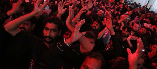 مهم نیست کیست یا که پشتش است مهم این است که کسی جلوی ظلم بایستد یا نه مهم نیست کیست یا که پشتش است مهم این است که کسی جلوی ظلم بایستد یا نه - اسپوتنیک ایران