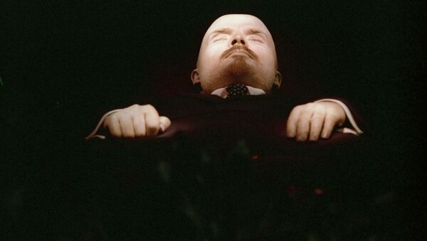Забальзамированное тело В.И. Ленина в Мавзолее на Красной площади - اسپوتنیک ایران  