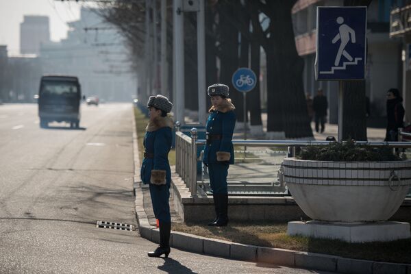 پلیس های زن در خیابان های پیونگ یانگ - اسپوتنیک ایران  