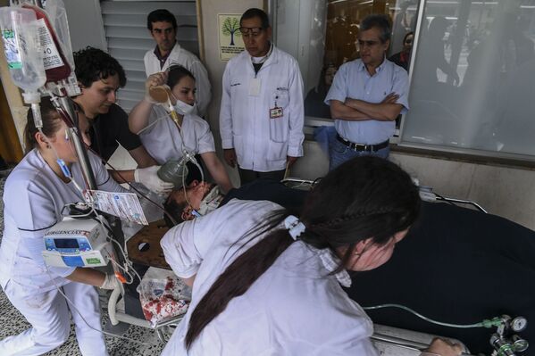 انتقال آسیب دیدگان این سانحه به بیمارستان محلی ادامه دارد - اسپوتنیک ایران  