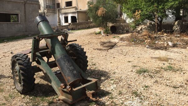 Брошенный террористами самодельный миномет в деревне Саф-Сафа (провинция Хама), освобожденной сирийской армией от боевиков Фронта ан-Нусра - اسپوتنیک ایران  
