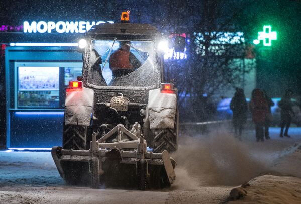 ماشین برف روب در مسکو - اسپوتنیک ایران  