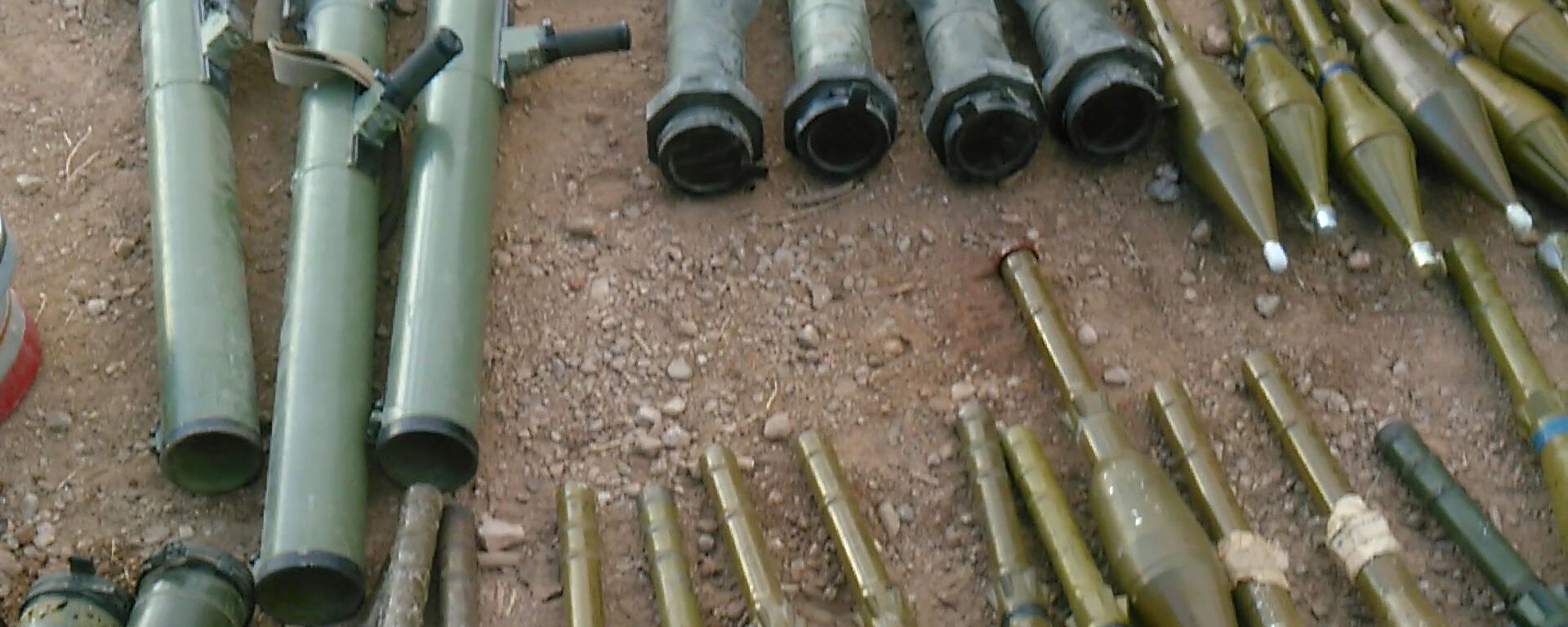Оружие и боеприпасы, сданные боевиками правительственным сирийским войскам в сирийском городе Хан аш-Ших  - اسپوتنیک ایران  , 1920, 22.04.2022