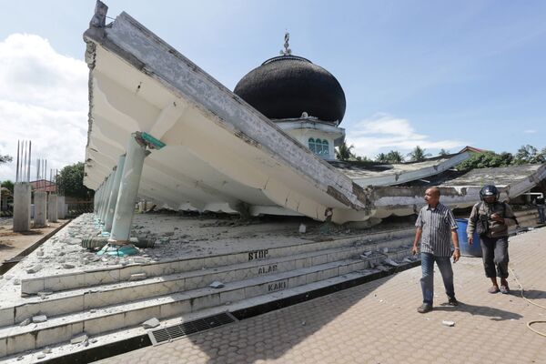 مسجد تخریب شده در زمان زلزله در سوماترا - اسپوتنیک ایران  