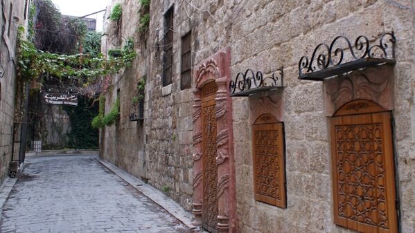ورودی رستوران « المشربیه» در بخش قدیمی شهر حلب، سال 2009 میلادی - اسپوتنیک ایران  