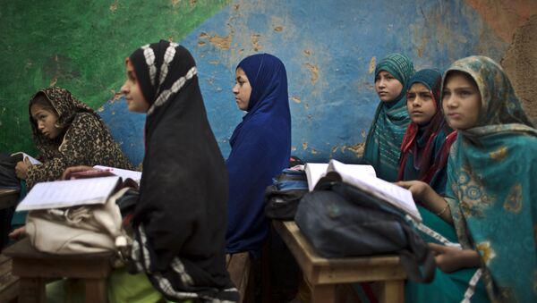 آموزش کودکان افغانی - اسپوتنیک ایران  