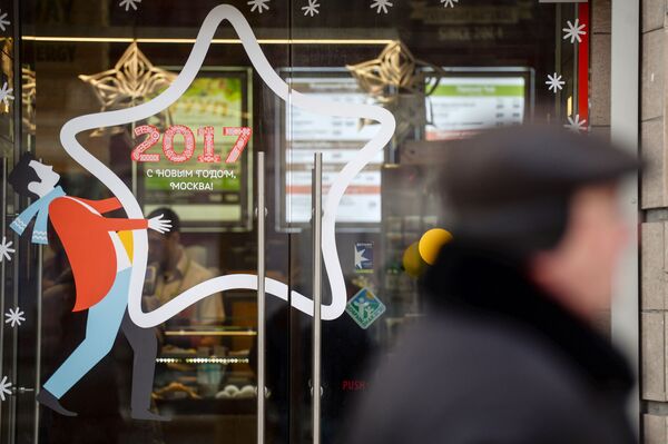 درهای شیشه ای تزیین شده برای سال نو در مرکز مسکو - اسپوتنیک ایران  