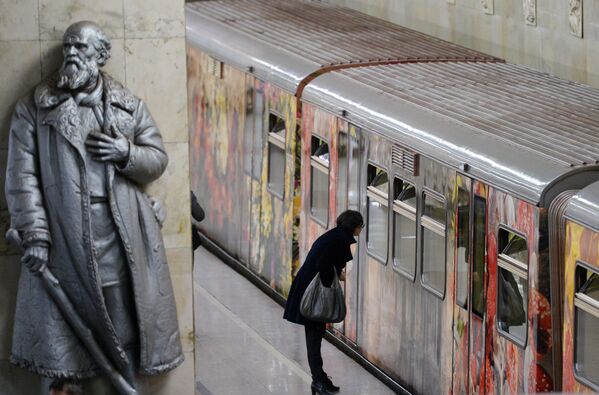 آغاز کار قطار « آکوارل» با کلکسیون جدید تابلوها « شهر در نقاشی» در متروی مسکو - اسپوتنیک ایران  