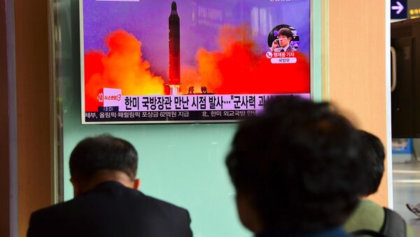 Южные корейцы смотрят архивные кадры запуска северокорейской ракеты - اسپوتنیک ایران  