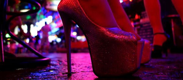 مردی که میان روسپی ها همسر خود را پیدا کرد - اسپوتنیک ایران  