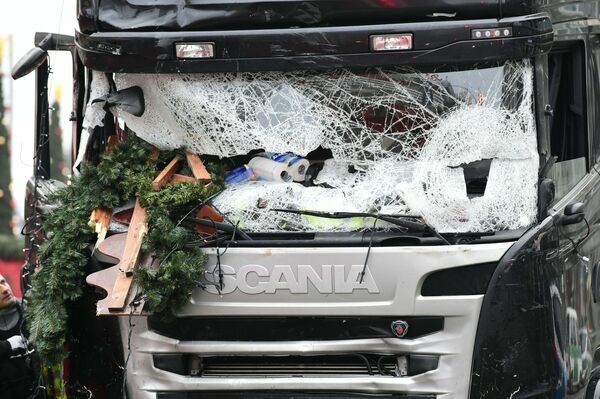 کامیونی که در بازار کریسمس برلین عابران را زیر گرفت - اسپوتنیک ایران  