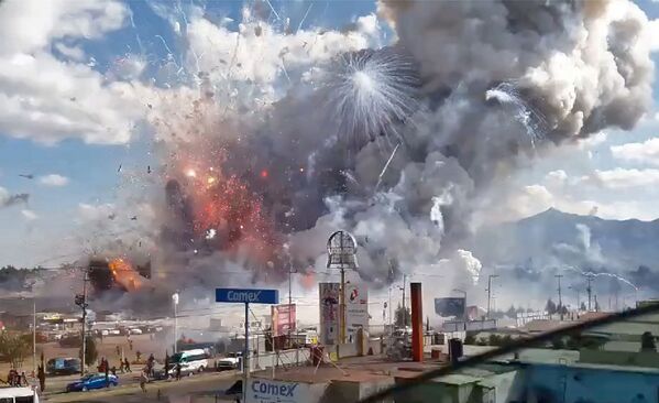انفجار در بازار وسایل آتش بازی در مکزیک - اسپوتنیک ایران  