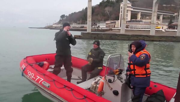 Спасатели во время поисково-спасательных работ у побережья Черного моря в районе крушения самолета ТУ-154 - اسپوتنیک ایران  