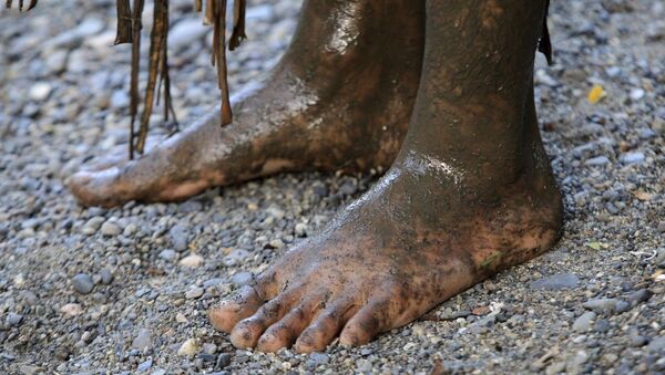 Ноги участника грязного праздника святого Иоанна Крестителя на Филиппинах - اسپوتنیک ایران  