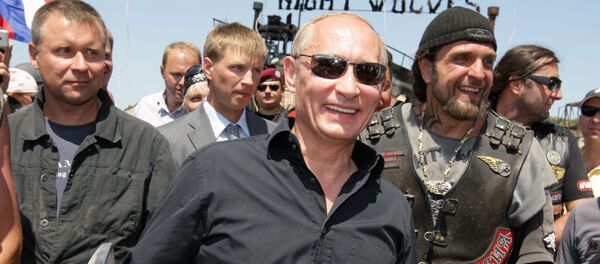 Премьер-министр России Владимир Путин на байк-шоу под Севастополем, 2010 год Премьер-министр России Владимир Путин на байк-шоу под Севастополем, 2010 год - اسپوتنیک ایران