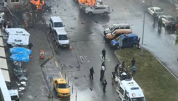 در پى انفجار اتومبيل شامل مواد منفجره در نزديكى ساختمان دادگسترى شهر ازمير تا اين لحظه ٢ نفر جان باختند. - اسپوتنیک ایران  