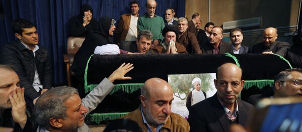 او از موسسان جامعه روحانیت مبارز در سال ۱۳۵۶ بود که بعد از پیروزی انقلاب، به موثرترین تشکل سیاسی روحانیون محافظه کار ایران تبدیل شد - اسپوتنیک ایران  