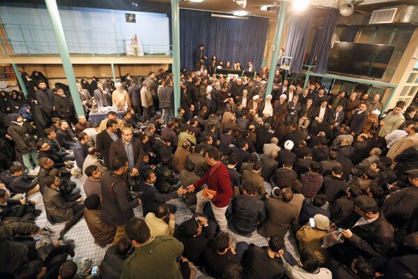 آقای هاشمی رفسنجانی در آستانه پیروزی انقلاب از طرف آیت الله خمینی به عضویت در شورای انقلاب برگزیده شد و تا زمان انحلال این شورا در ۱۳۵۹، از موثرترین اعضای آن بود - اسپوتنیک ایران  