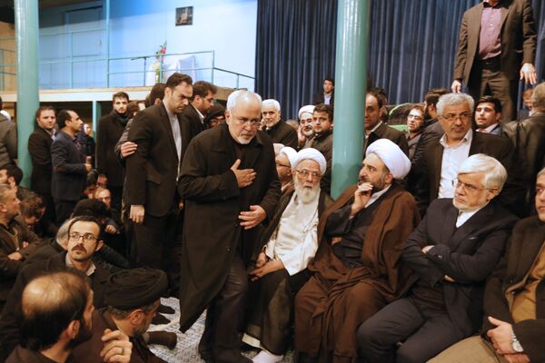 وزیر امور خارجه محمد جواد ظریف در مراسم تشییع آیت الله هاشمی رفسنجانی - اسپوتنیک ایران  
