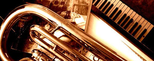 ساز موسیقی با سر و چشم های انسان ساز موسیقی با سر و چشم های انسان - اسپوتنیک ایران