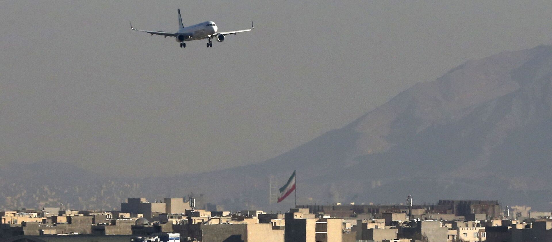 اولین هواپیمای آی تی آر در فرودگاه مهرآباد  به زمین نشست - اسپوتنیک ایران  , 1920, 17.05.2017