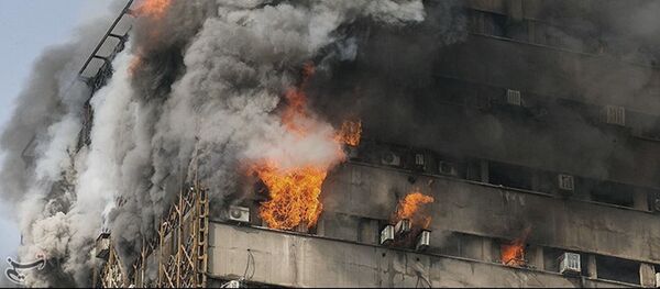 Горящее здание «Пласко» в центре Тегерана Горящее здание «Пласко» в центре Тегерана - اسپوتنیک ایران