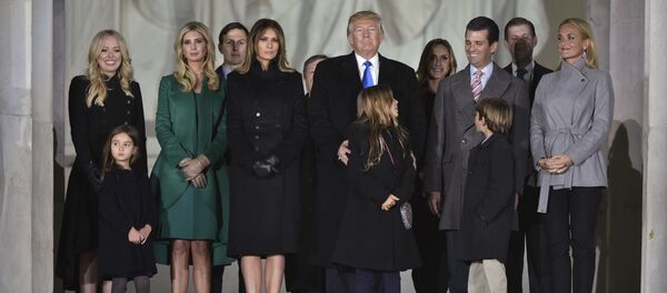 نوه های ترامپ در جشن هالووین چه می پوشند؟ +عکس نوه های ترامپ در جشن هالووین چه می پوشند؟ +عکس - اسپوتنیک ایران