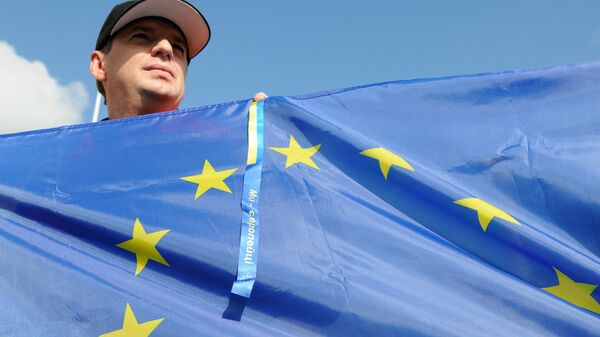 Участник акции на Площади Независимости в Киеве, посвященной подписанию экономической части Соглашения об ассоциации между Украиной и Европейским Союзом - اسپوتنیک ایران  