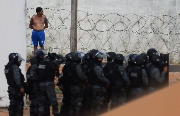 پلیس در  زندان  شهر « ناتال» برزیل که  زندانیان در آنجا دست به قیام زدند - اسپوتنیک ایران  