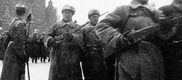 Советские войска проходят по Красной площади во время парада 7 ноября 1941 года - اسپوتنیک ایران  