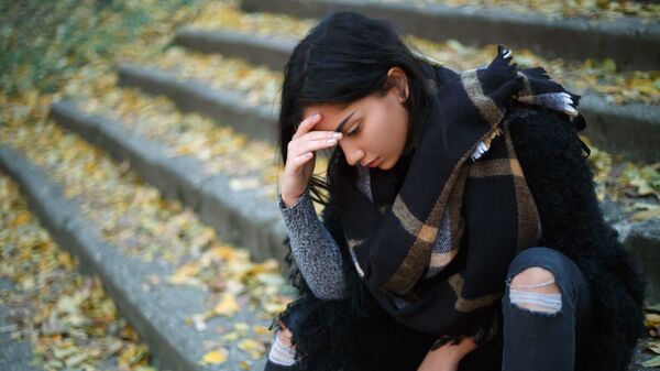 دختری دچار افسردگی - اسپوتنیک ایران  