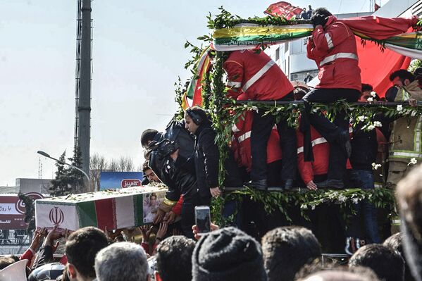 مراسم وداع با آتش نشانان در تهران - اسپوتنیک ایران  