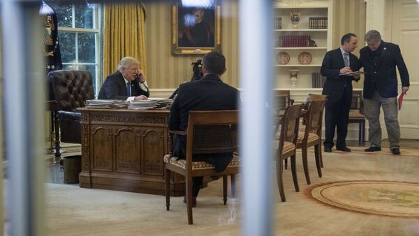 آیا سلفی در اتاق ترامپ بدون اطلاع مامورین مخفی بوده است؟ - اسپوتنیک ایران  