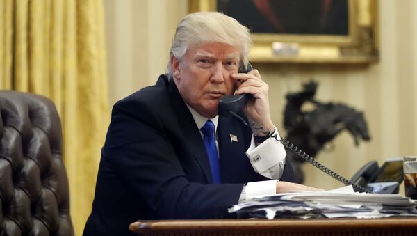 ترامپ در دفتر کارش در کاخ سفید - اسپوتنیک ایران  