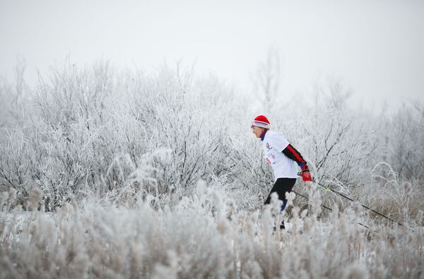 شرکت کنندگان مسابقه اسکی در چارچوب « روز برف» در ولگاگراد روسیه - اسپوتنیک ایران  